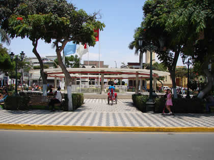 PLAZA DE ARMAS DE HUACHO 01