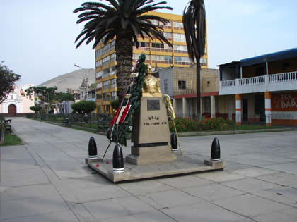 PLAZA DE ARMAS DEL BALNEARIO DE ANCON 01