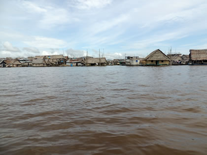 BARRIO DE BELEN EN BOTE 12