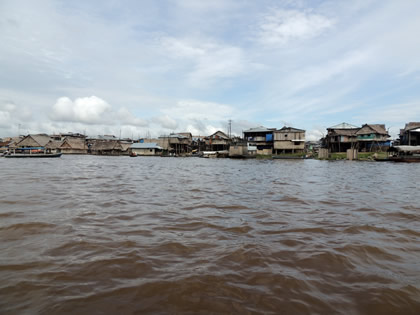 BARRIO DE BELEN EN BOTE 15