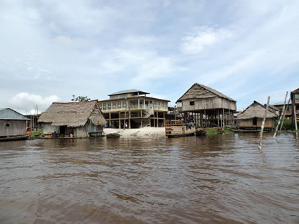 BARRIO DE BELEN EN BOTE 28