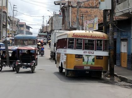 LOS BUSES DE IQUITOS 08