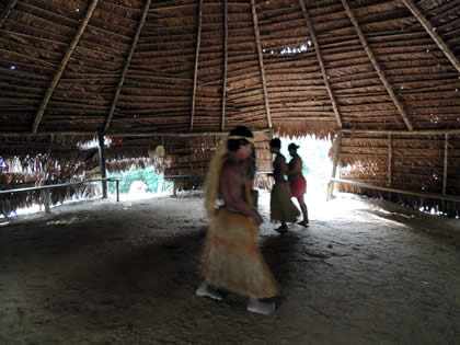 DANZANDO CON LOS YAHUAS 09