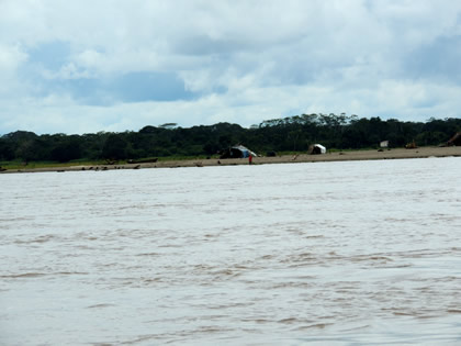 PLAYA EN LA RIBERA DEL RIO AMAZONAS 06