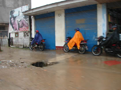 MADRE DE DIOS EN LLUVIA 02