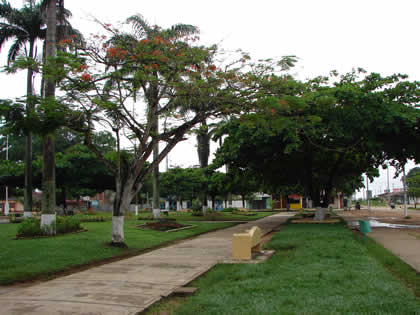 PLAZA DE ARMAS DE PUERTO MALDONADO 01