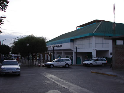 COLISEO MUNICIPAL DE ILO 01