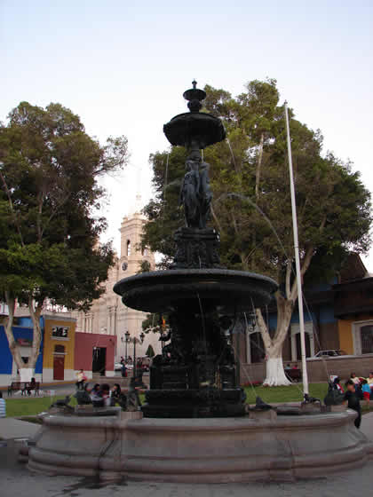 PILETA PLAZA ARMAS 02