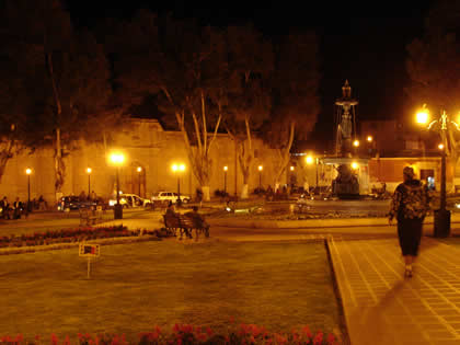 PLAZA ARMAS DE NOCHE 03