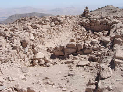 SITIO ARQUEOLOGICO CERRO BAUL 08