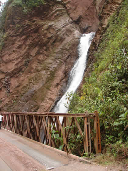 CATARATA RAYANTAMBO 01