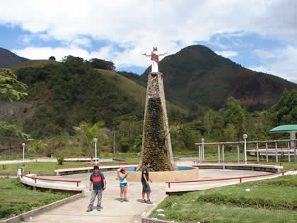 PLAZA DE ARMAS DE CHONTABAMBA 02