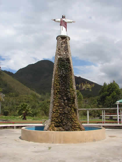 PLAZA DE ARMAS DE CHONTABAMBA 03