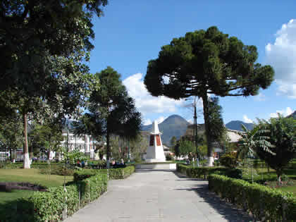 PLAZA DE ARMAS DE OXAPAMPA 01