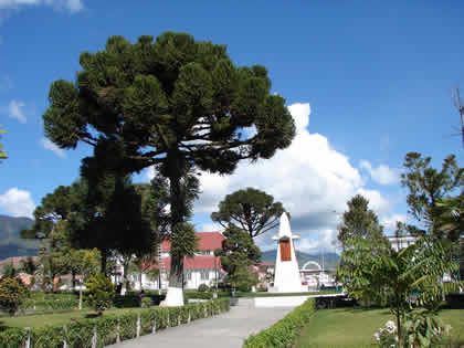 PLAZA DE ARMAS DE OXAPAMPA 02