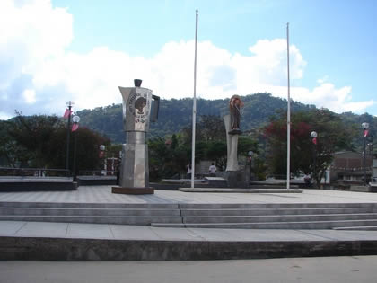 PLAZA DE ARMAS DE VILLA RICA 09