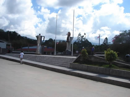 PLAZA DE ARMAS DE VILLA RICA 10