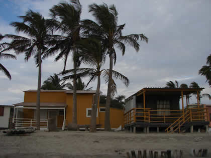 CASAS DE PLAYA COLAN 01