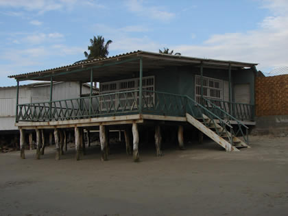 CASAS DE PLAYA COLAN 04