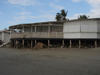 CASAS DE PLAYA COLAN 05