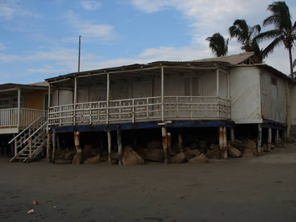 CASAS DE PLAYA COLAN 06