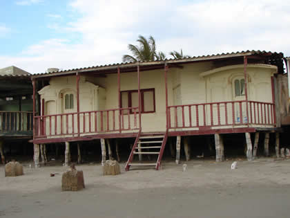 CASAS DE PLAYA COLAN 11