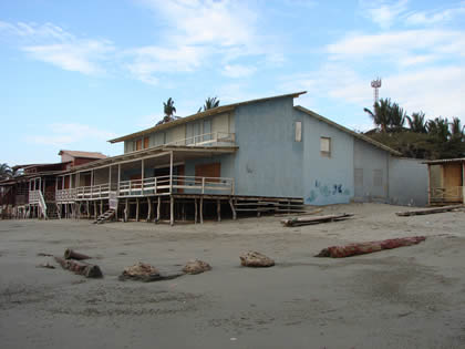 CASAS DE PLAYA COLAN 19