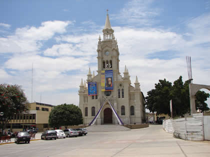 IGLESIA MATRIZ SANTISIMA TRINIDAD DE SULLANA 02