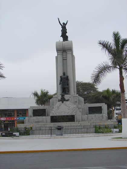 OVALO GRAU DE LA CIUDAD DE PIURA 02