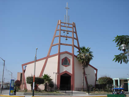 IGLESIA CATEDRAL SAGRADA FAMILIA DE CHULUCANAS 02