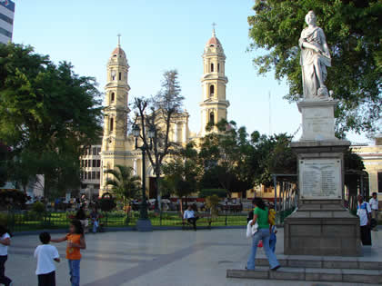 PLAZA DE ARMAS DE LA CIUDAD DE PIURA 04