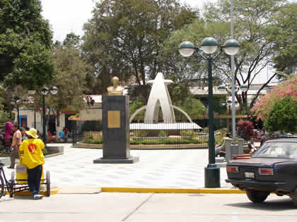 PLAZA DE ARMAS DE SULLANA 02