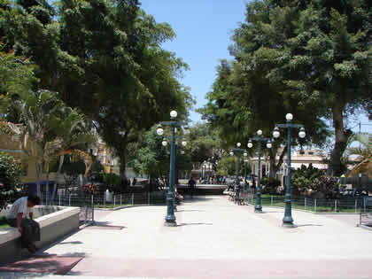 PLAZA TRES CULTURAS 02