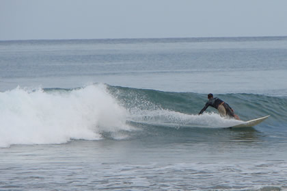 SURFING IN MANCORA 03
