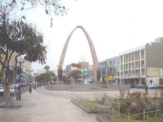 ARCO PARABOLICO DEL PASEO CIVICO