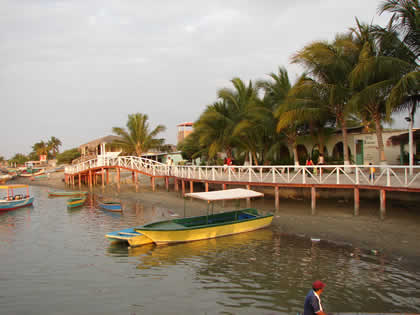 EL MALECON TURISTICO DE PUERTO PIZARRO 05