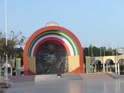 PLAZA DE ARMAS DE LA CIUDAD DE TUMBES 02