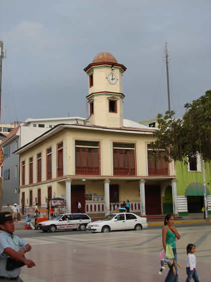 PLAZA DE ARMAS DE LA CIUDAD DE TUMBES 03