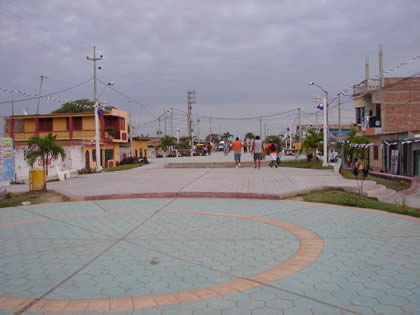 PLAZA DE ARMAS PUERTO PIZARRO 03