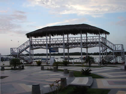 PLAZA DE ARMAS PUERTO PIZARRO 04