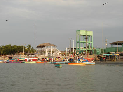 PLAZA DE ARMAS PUERTO PIZARRO 05