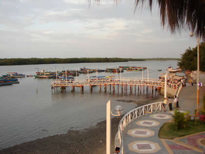 PLAZA DE ARMAS PUERTO PIZARRO 07