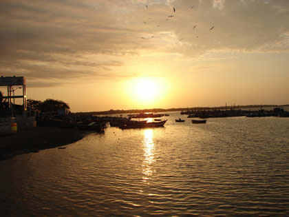 SUNSET EN PUERTO PIZARRO 02