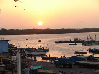 SUNSET EN PUERTO PIZARRO 06