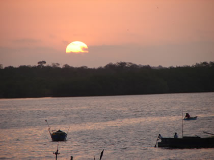 SUNSET EN PUERTO PIZARRO 08