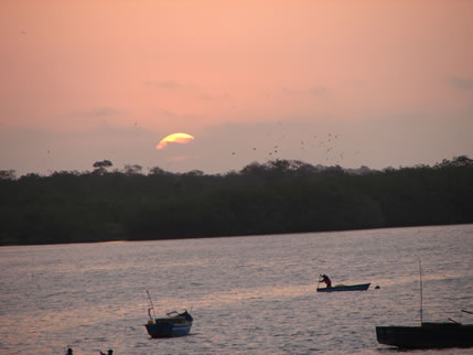 SUNSET EN PUERTO PIZARRO 09