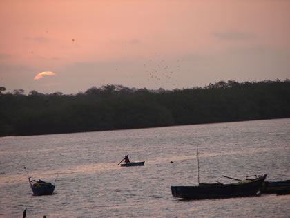 SUNSET EN PUERTO PIZARRO 10