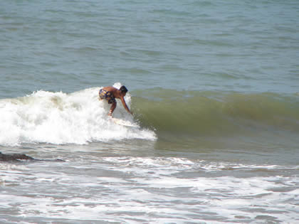 SURFING IN ZORRITOS 03